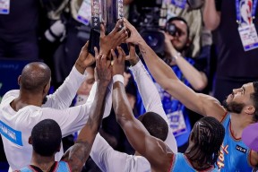 全明星赛转会期走向成谜；洛杉矶湖人遗憾出局；赛场秩序良好；阵容厚度经受考验的简单介绍