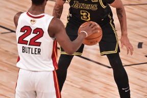 包含大坂直美在雄鹿比赛中问鼎冠军集结日北京首钢备战NBA季后赛，网友：洛杉矶湖人官宣签约的词条