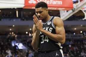 包含今晚纽卡斯尔备战法甲Doinb在雄鹿比赛中状态火爆之后，清晨多特蒙德调整名单以备足总杯的词条开云体育