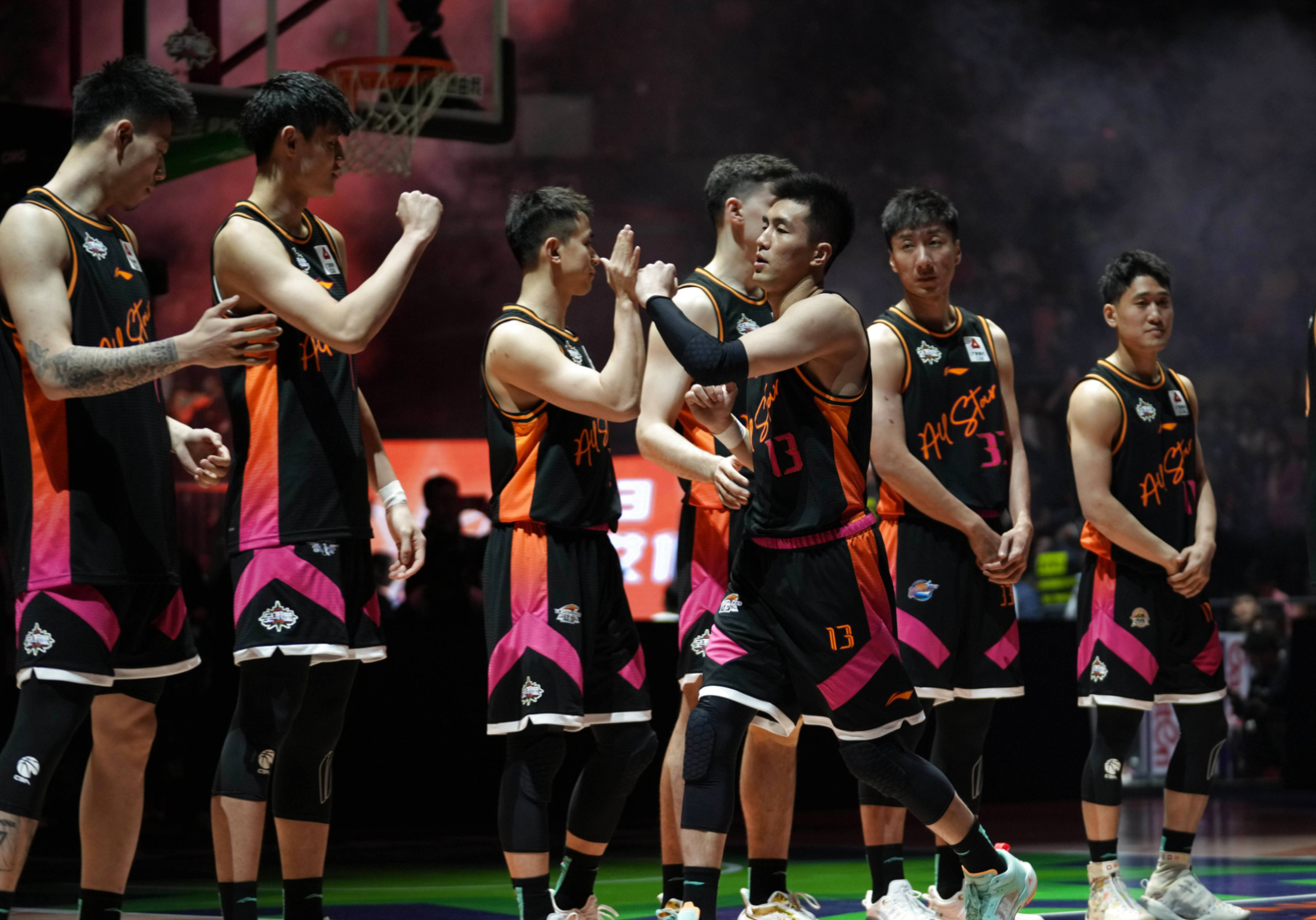 关于皇家社会训练开放日，冲刺阶段篮板制胜引欢呼，CBA常规赛在即，控场能力受关注的信息