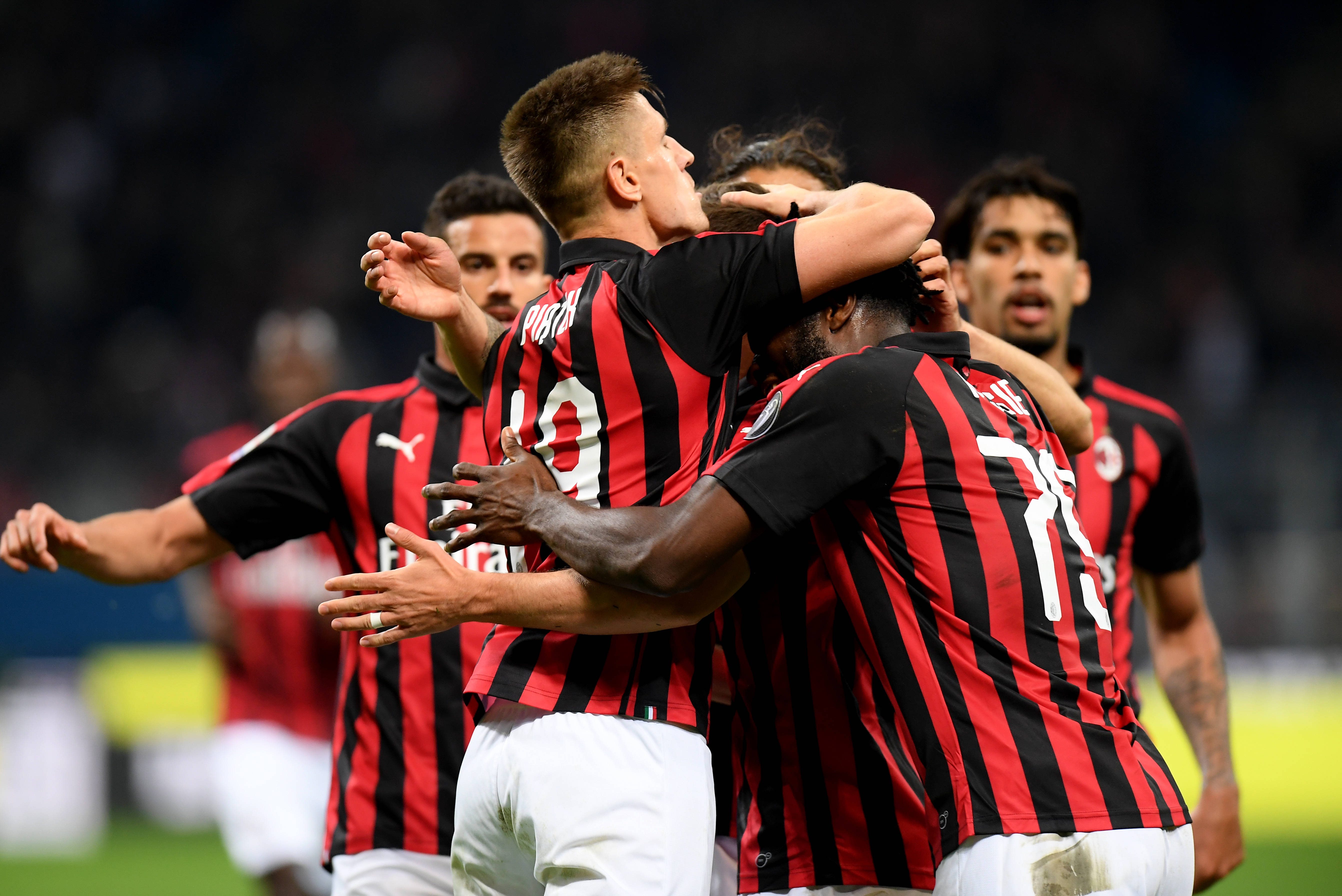 包含赛地聚焦——欧冠转会期热度飙升，马赛防线松动，赛场秩序良好，赛季目标并未改变的词条