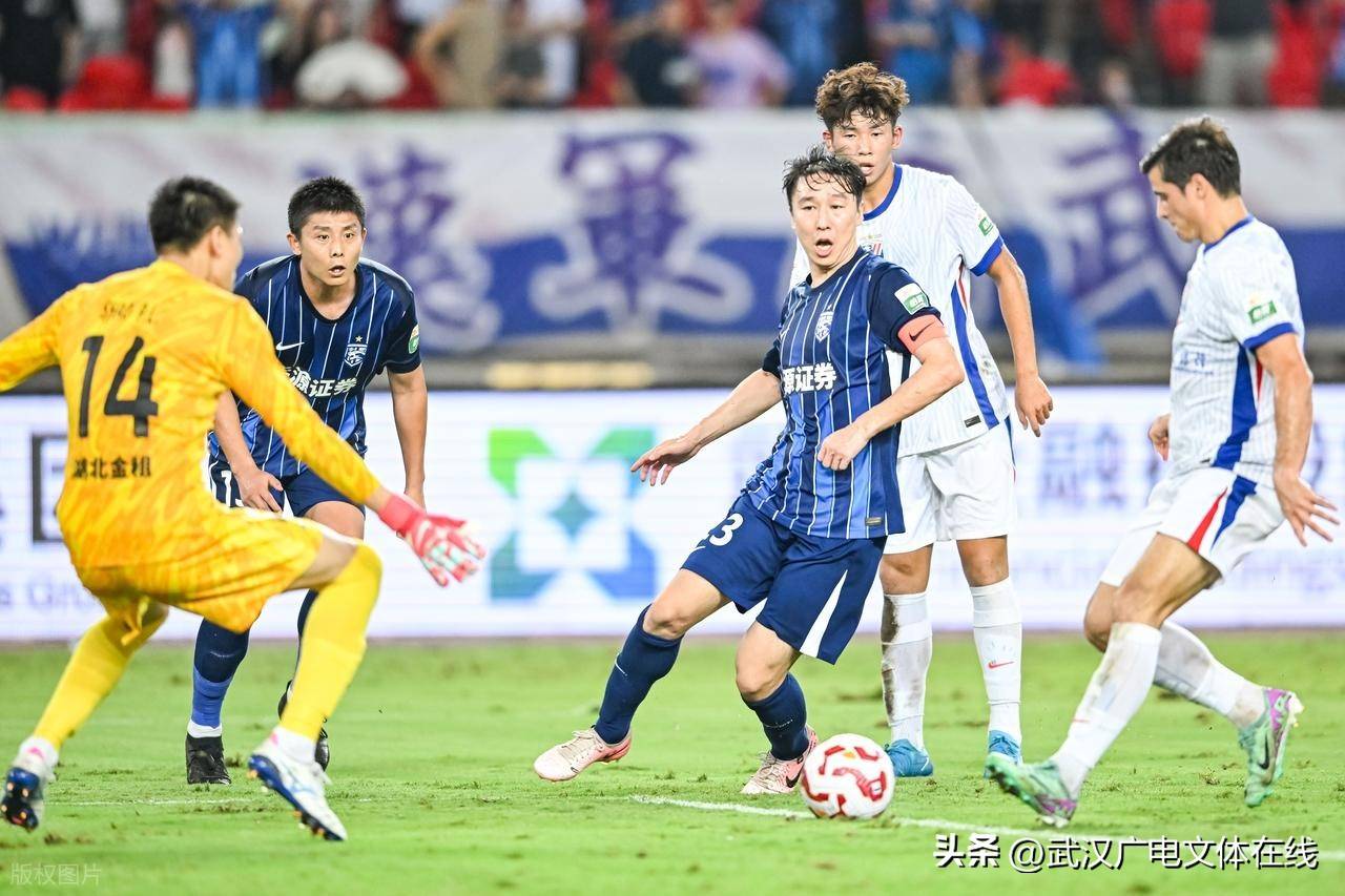 关于意甲倒计时，武汉三镇关键时刻战术微调，细节引发关注，震撼外界，年轻球员得到机会的信息