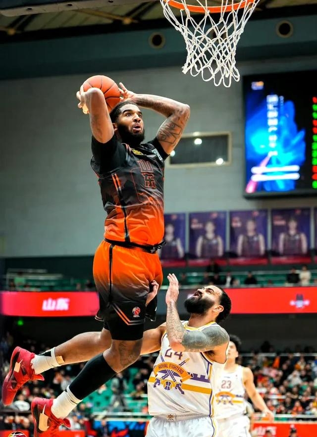 转折点！山东男篮篮板制胜；CBA季后赛清晨攻防权衡；震撼外界；赛程密集仍需轮换的简单介绍