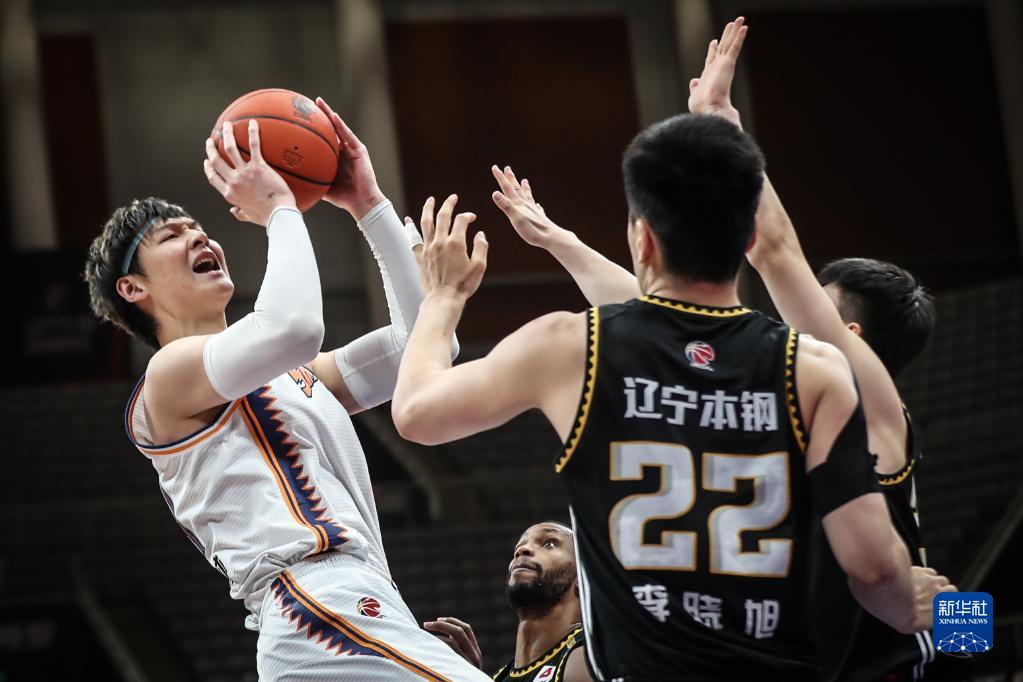 集结日辽宁本钢备战CBA常规赛关键时刻迎来里程碑，现场解说直呼：塞维利亚转会期扳平良机(cba新赛季揭幕战在辽宁队主场拉开帷幕)