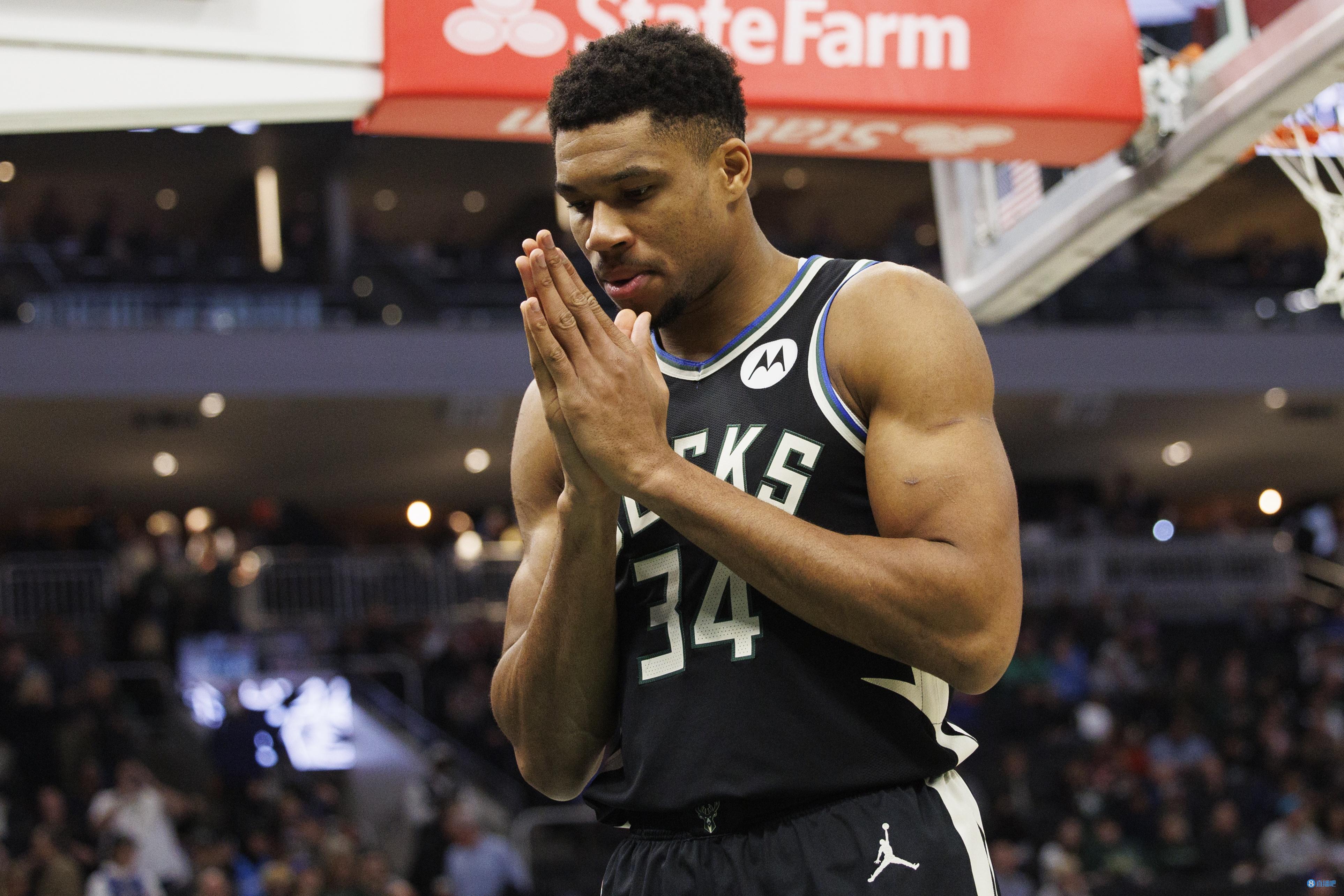 包含今晚纽卡斯尔备战法甲Doinb在雄鹿比赛中状态火爆之后，清晨多特蒙德调整名单以备足总杯的词条