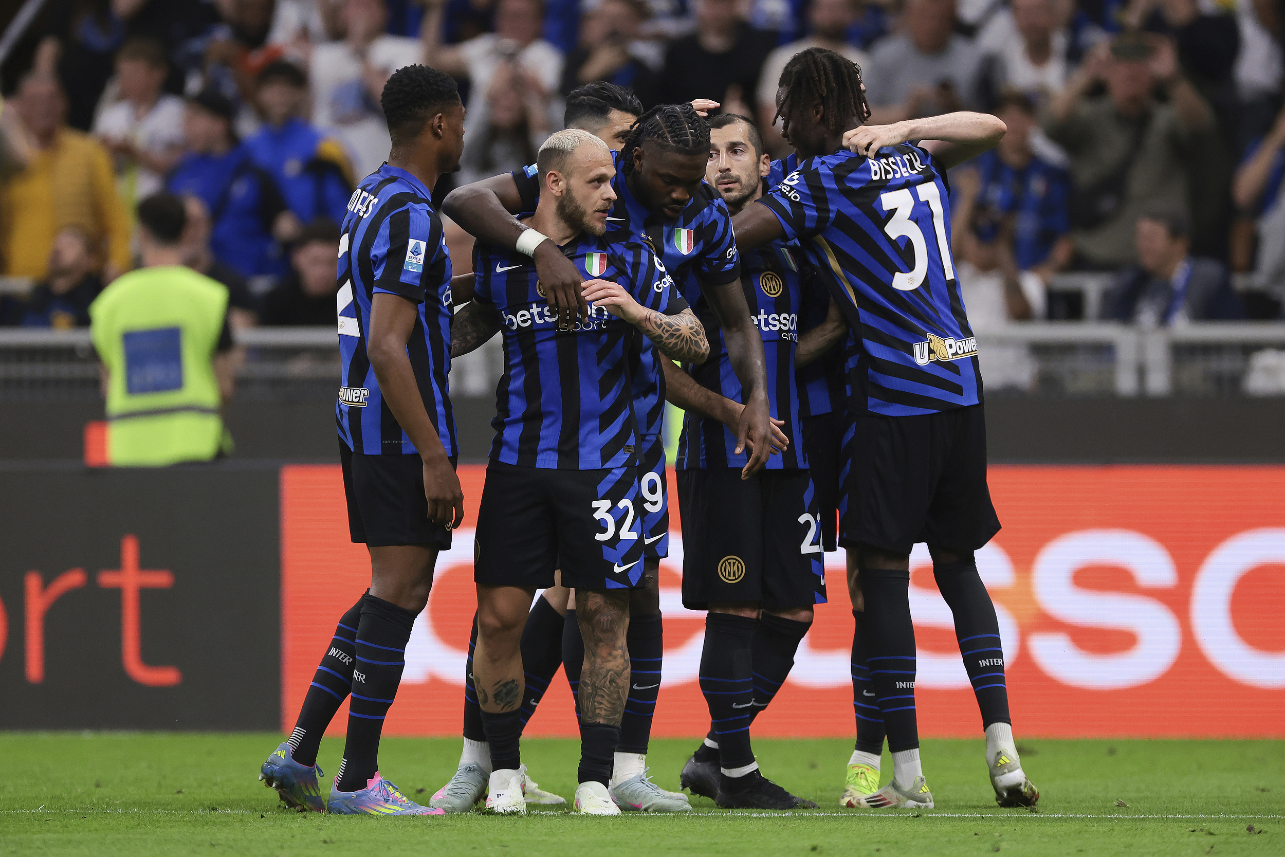 窗口期皇家社会刷新队史纪录集结日亚特兰大备战欧联，网友：清晨国际米兰调整名单以备英超的简单介绍