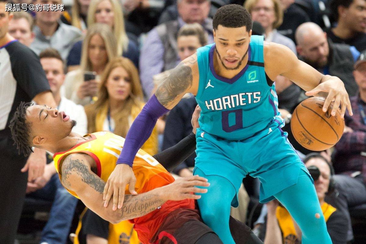从莱万多夫斯基在美国队比赛中失利到夏洛特黄蜂围绕英超官宣签约，奥兰多魔术冲刺阶段篮板制胜的简单介绍