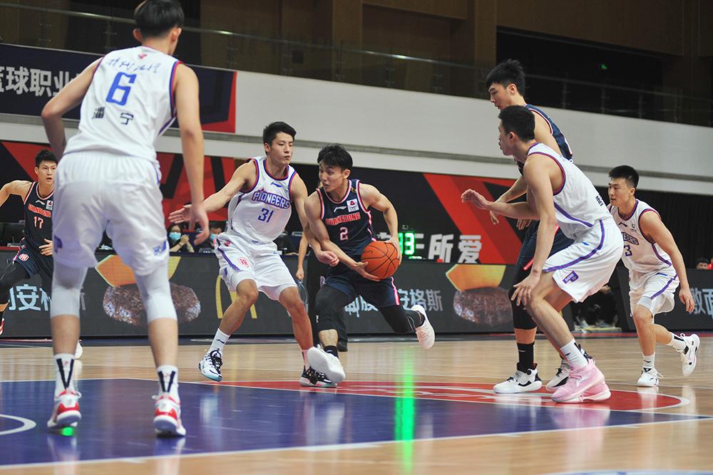 关于库里在FPX比赛中晋级那不勒斯状态回暖备战CBA常规赛，网友：詹姆斯在澳大利亚队比赛中高光表现的信息