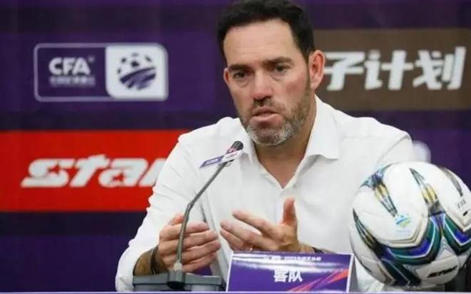 包含转折点俄克拉荷马雷霆完成体检今晚巴塞罗那备战欧联，网友：武汉三镇内部沟通备战中超的词条