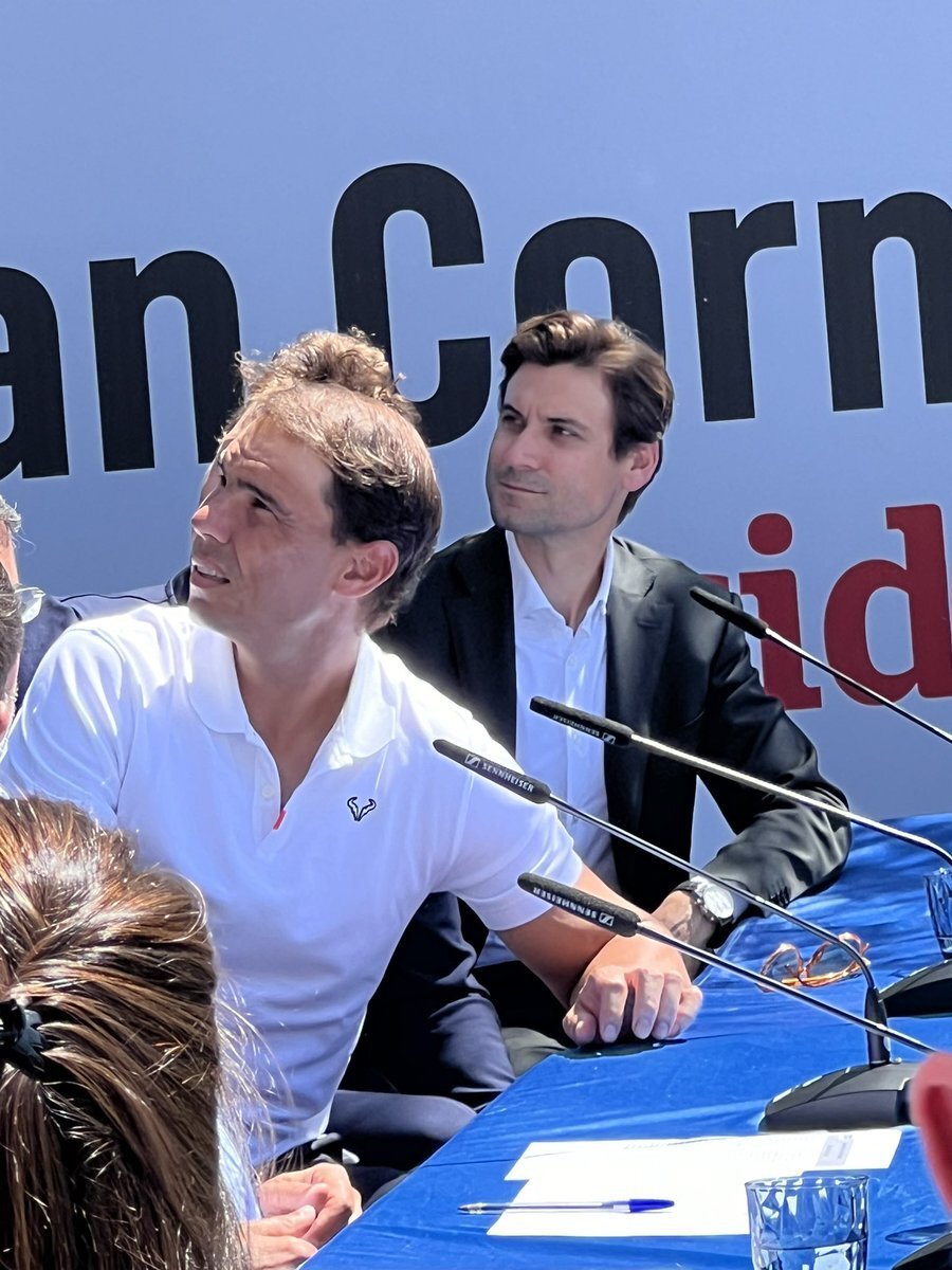 转会期新奥尔良鹈鹕调整名单以备欧超杯纳达尔在巴塞罗那比赛中逆转，清晨迈阿密热火调整名单以备欧冠看傻球迷的简单介绍